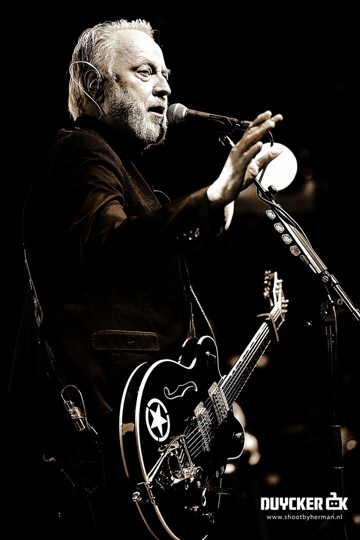 005_RowwenHeze_221022