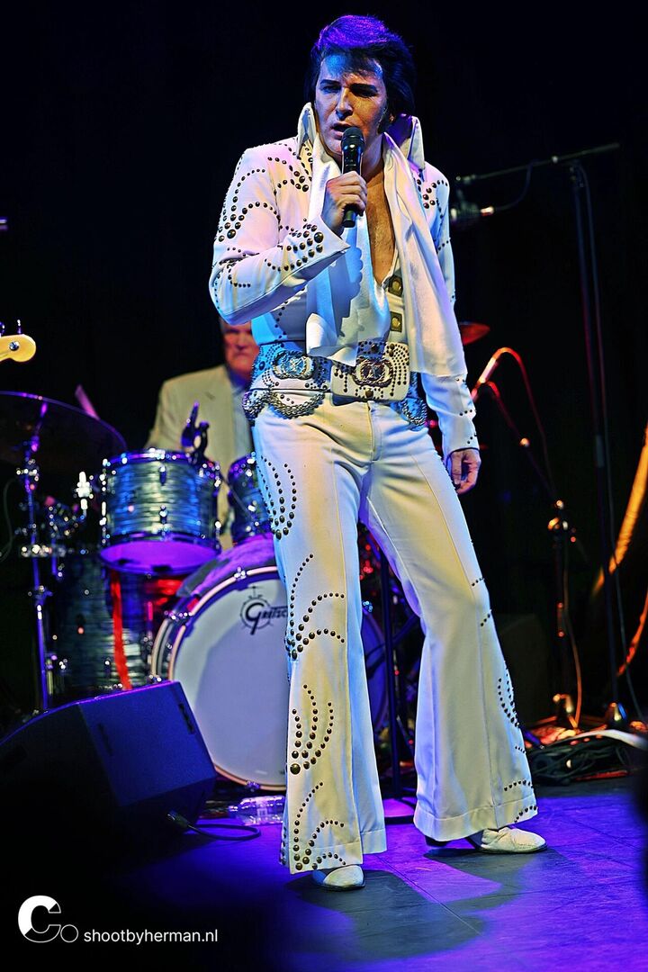044_Elvis_200424_pe