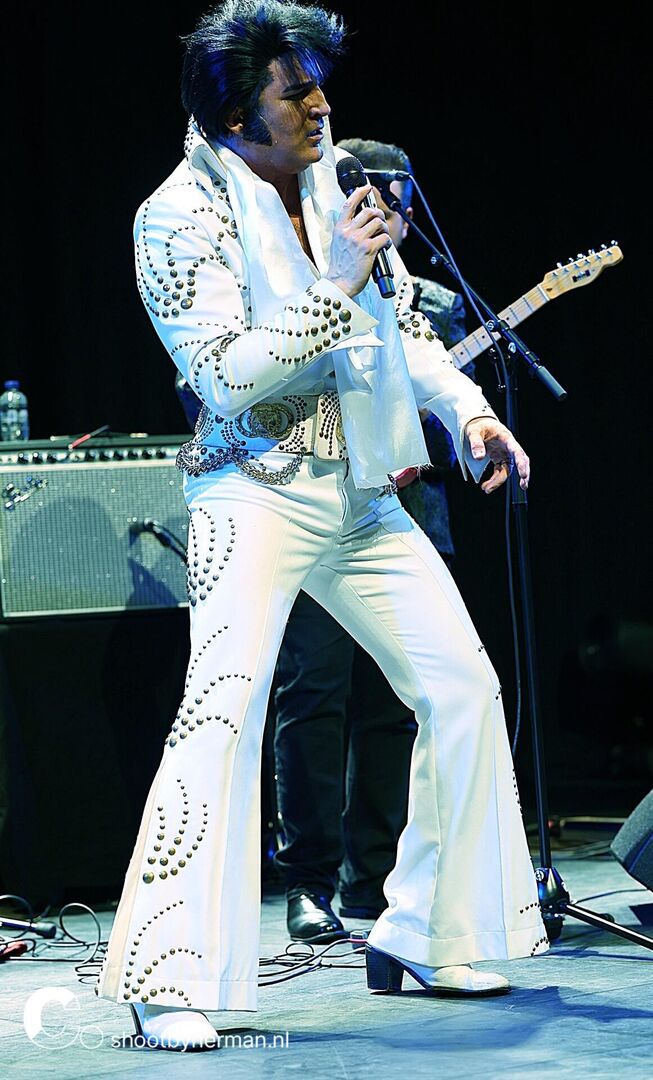 053_Elvis_200424_pe