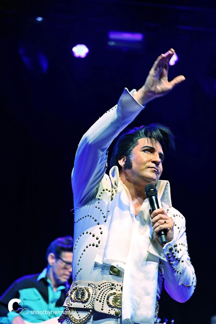 061_Elvis_200424_pe