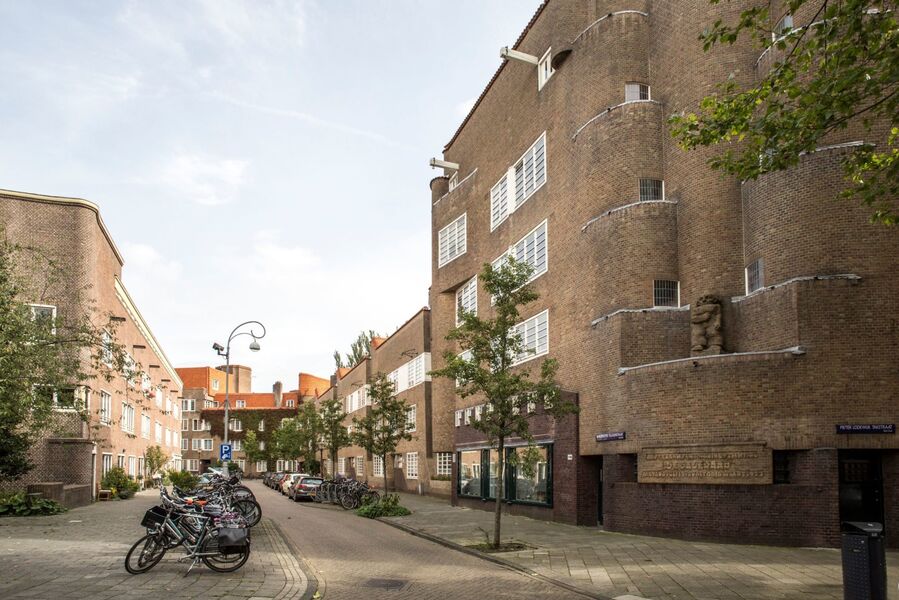 De Dageraad: arbeiderspaleizen in De Pijp