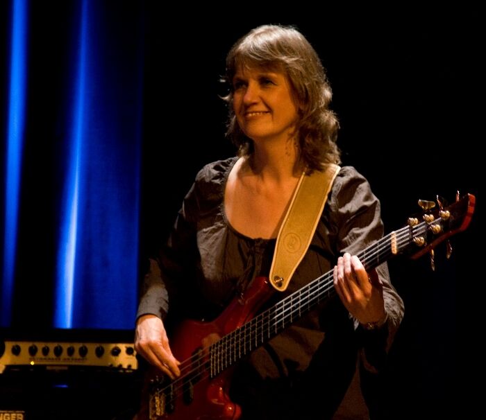 Docent muziek (basgitaar, contrabas, ukelele)