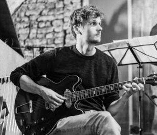 Docent muziek (gitaar)