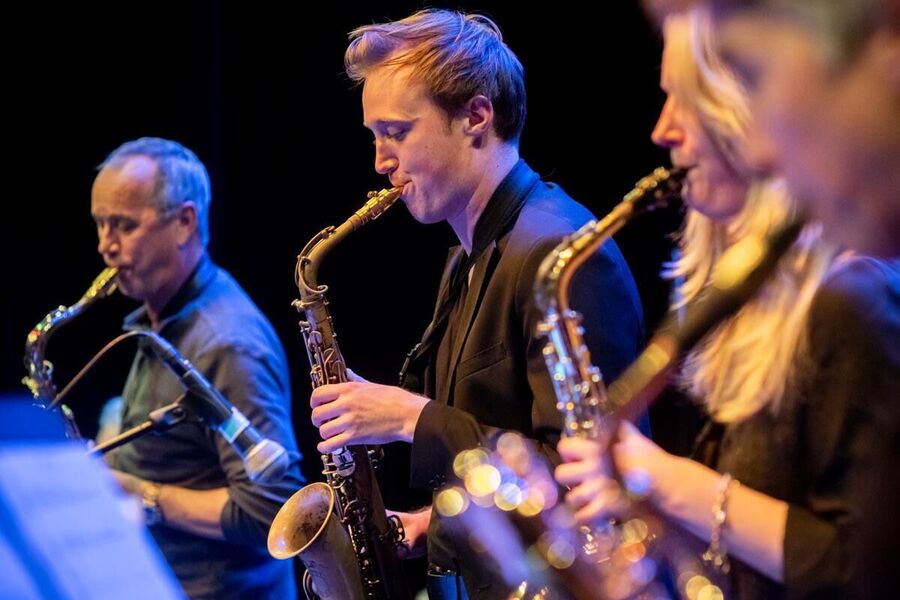 Door het hele gebouw kom je muziek en activiteiten tegen!