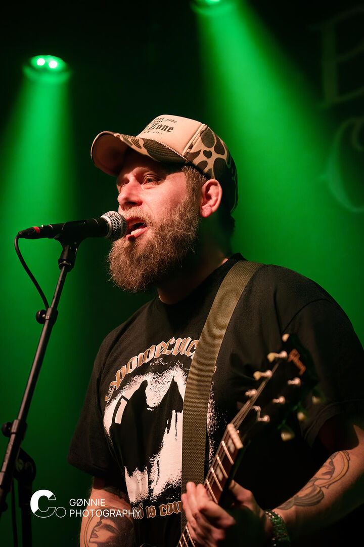 DSC_0657 Oi 06042024 Bent out of shape GØNNIE photography