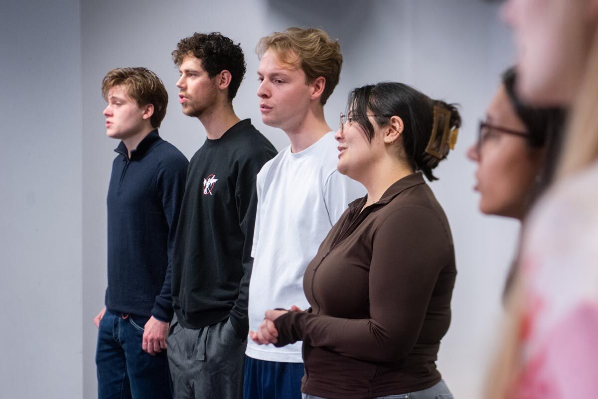 Popkoor C. Young vocals