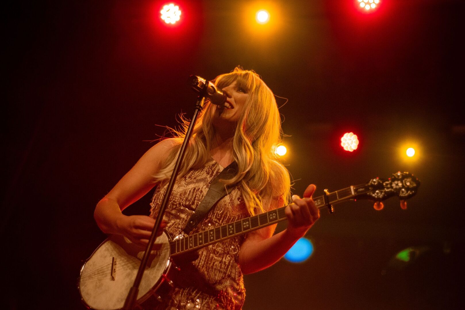 PopstarsTaylorBanjo-2048x1367