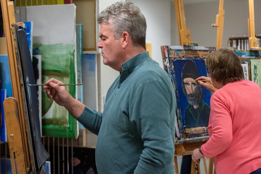 Prefer to draw and paint in English?