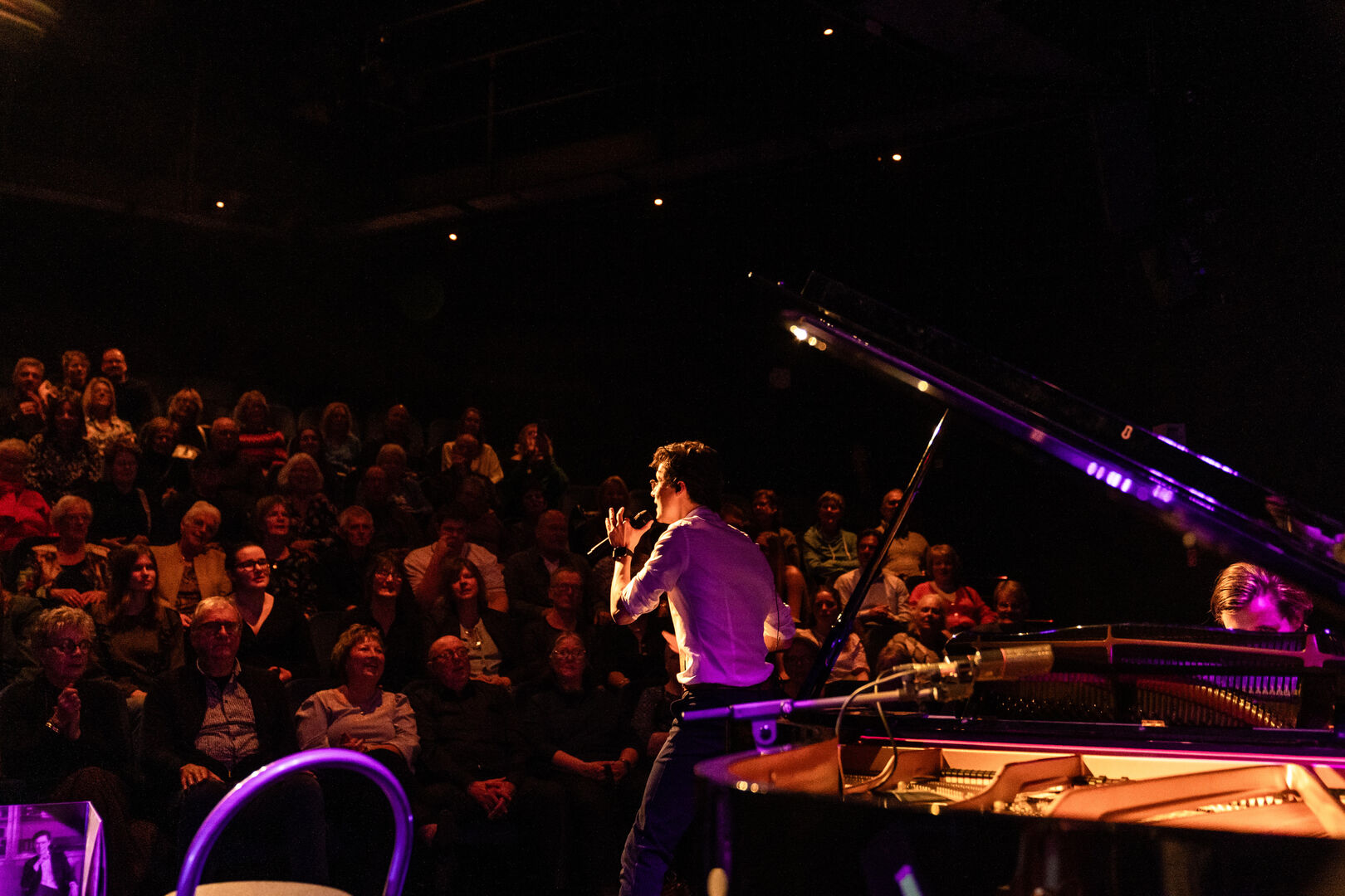 Scènefoto 2 Dennis van Aarssen - Close To You - Fotograaf Robert Gort Fotografie