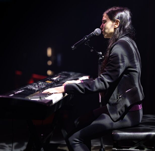 Support: Gabrielle Lo