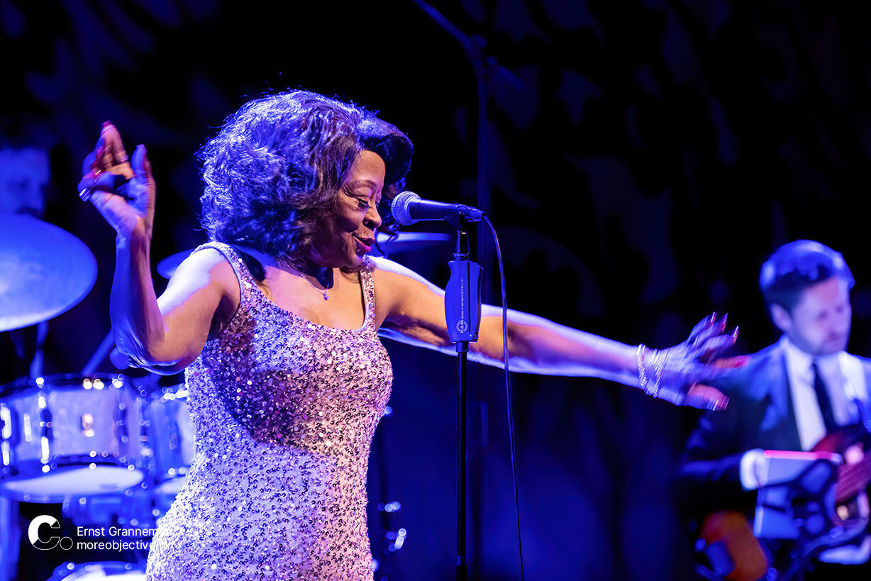 The Three Degrees (21)